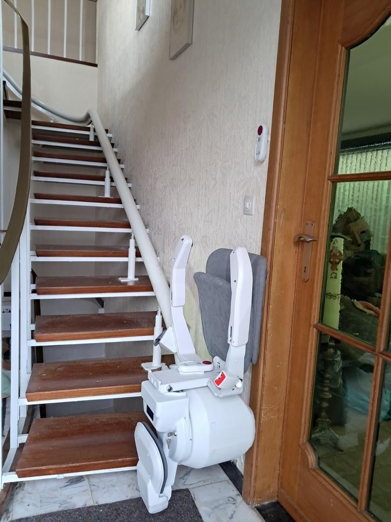 Traplift zo goed als nieuw, slechts 2 maanden gebruikt. I, Enlèvement ou Envoi