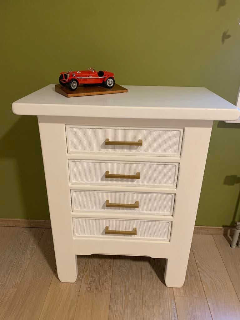 Armoire blanche à 4 tiroirs avec poignées dorées, Enlèvement, Comme neuf
