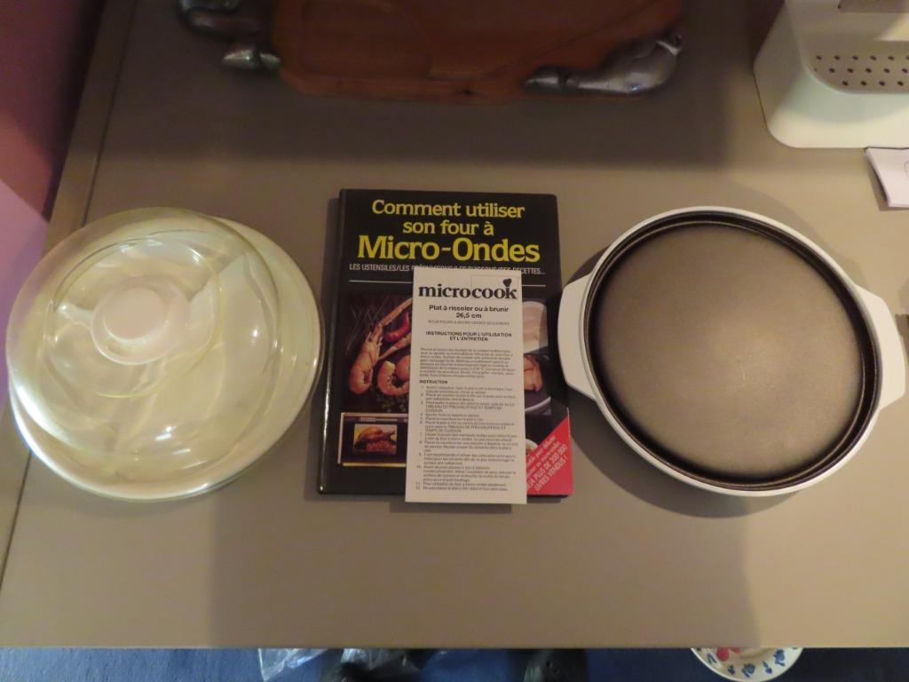 Lot micro-onde, plats spéciaux + livre, Electroménager, Enlèvement ou Envoi, Comme neuf, Micro-ondes