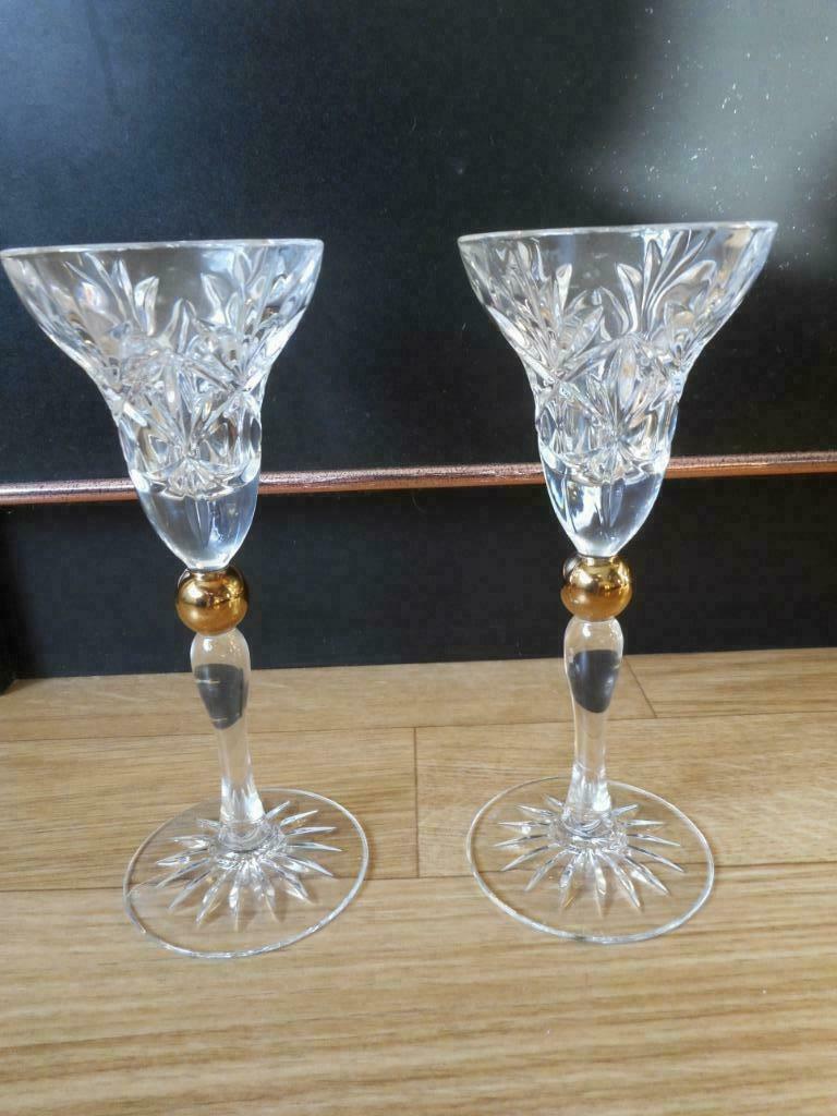 2 VERRES GRAVÉS AVEC BOULES EN LAITON, Antiquités & Art, Enlèvement ou Envoi