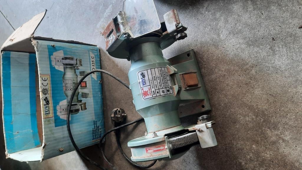 slijpsteen 220v ~ 120w, Doe-het-zelf en Bouw, Ophalen, Zo goed als nieuw