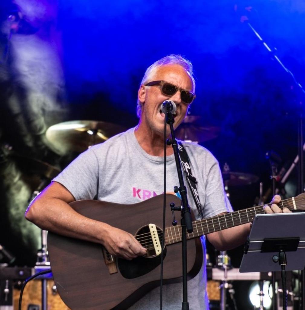 zanger gitarist Jo - live unplugged muziek voor uw feest, Diensten en Vakmensen, Muzikanten, Artiesten en Dj's, Solo-artiest