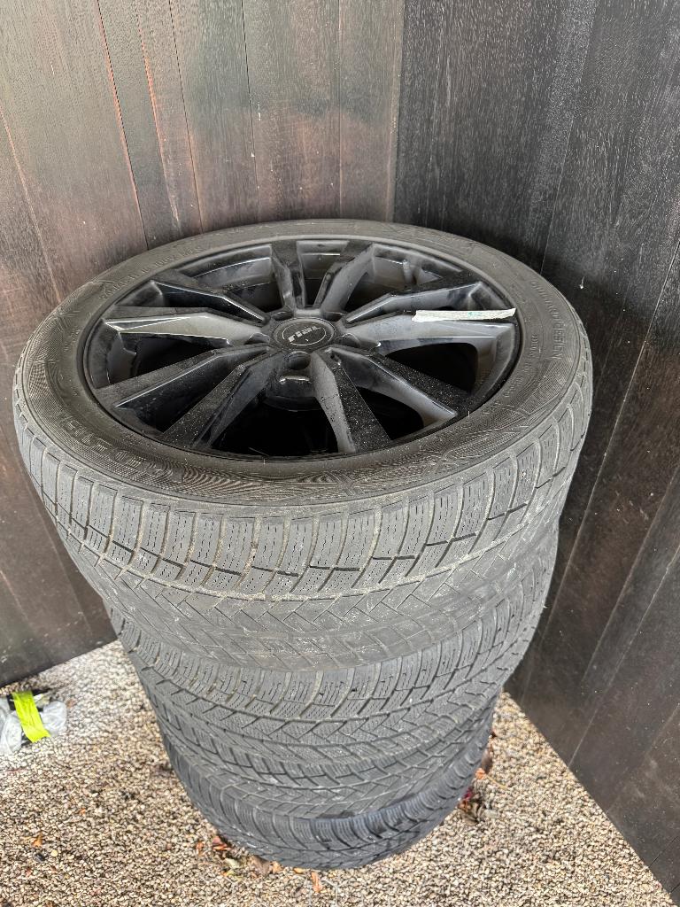 Tweedehands winterbanden Vredestein met Rial velgen zwart, Véhicule utilitaire, 18 pouces, Enlèvement, Utilisé