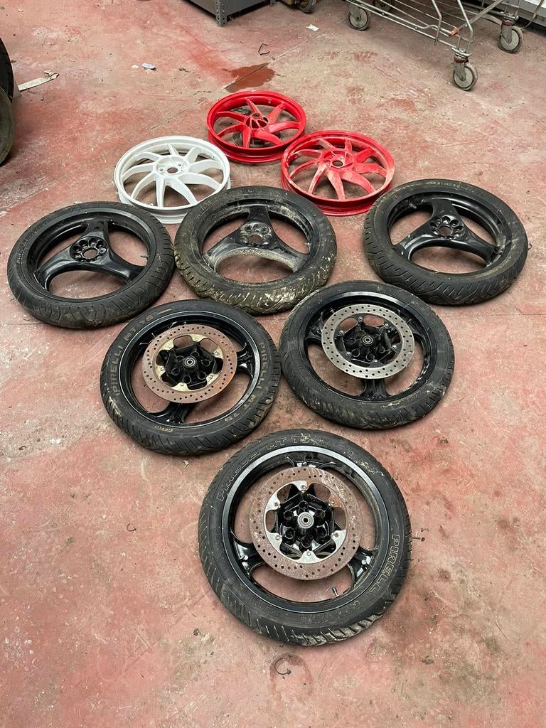 Lot de jantes Aprilia, Vélos & Vélomoteurs, Enlèvement, Utilisé