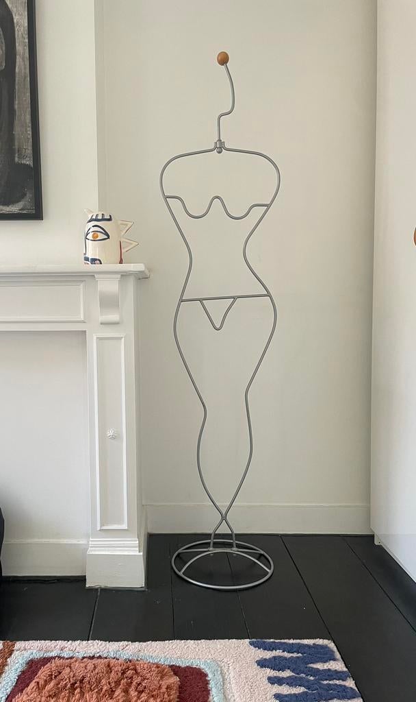 Kapstok eyecatcher vintage dressgirl x vitra eames, Huis en Inrichting, Woonaccessoires | Kapstokken, Ophalen, Zo goed als nieuw