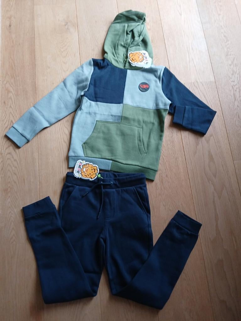 NIEUW + label supermooi trainingspak + kap Belgische Someone, Kinderen en Baby's, Kinderkleding | Maat 128, Verzenden, Someone