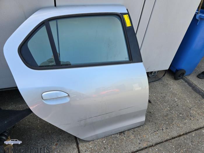 Portière 4portes arrière droite d'un Dacia Logan, Dacia, -, -, 3 mois de garantie