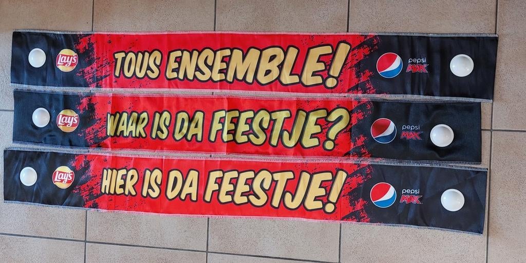 pepsi supporterssjaal klapsjaal Hier is da feestje!, Enlèvement ou Envoi, Neuf, Fanion ou Écharpe