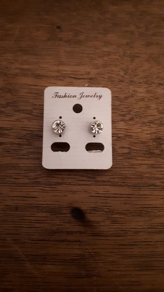 Zilveren oorbellen met heldere steen, Handtassen en Accessoires, Oorbellen, Wit, Nieuw, Ophalen of Verzenden, Knopjes of Stekers