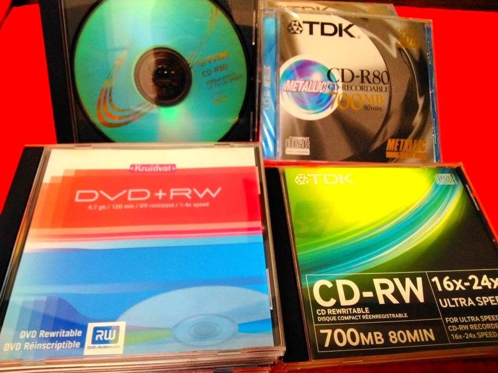 LOT DE 17 CD ET 5 DVD NEUFS, Ophalen, Nieuw