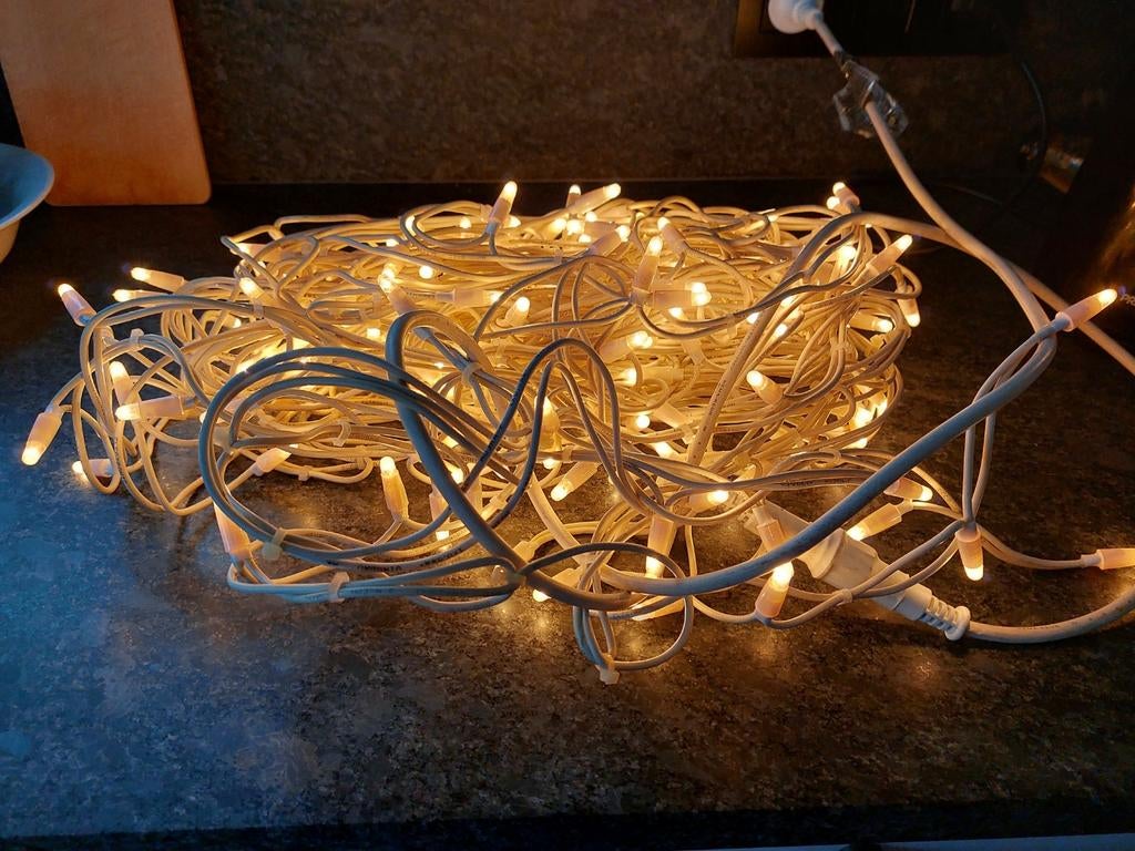 Lumières de Noël, lampes à glaçons et conduites principales, Divers, Enlèvement