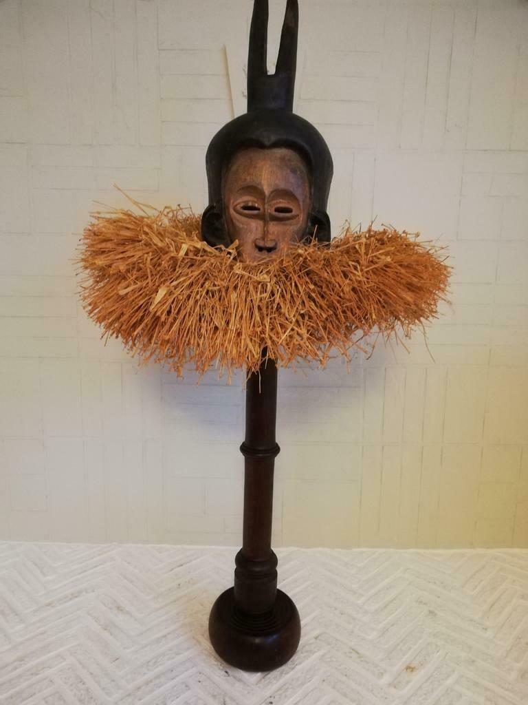 Afrikaans helm masker., Ophalen