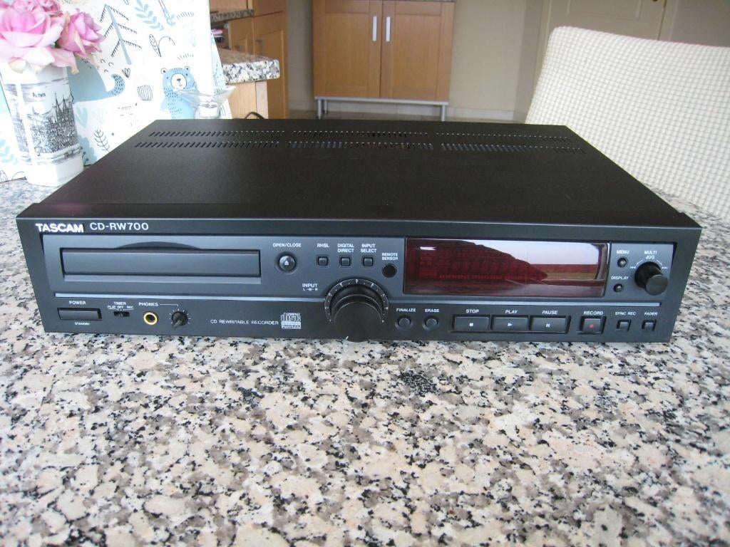 TASCAM CD RW700 lecteur player enregistreur graveur recorder, Enlèvement ou Envoi, Comme neuf, Autres types, Avec lecteur de CD