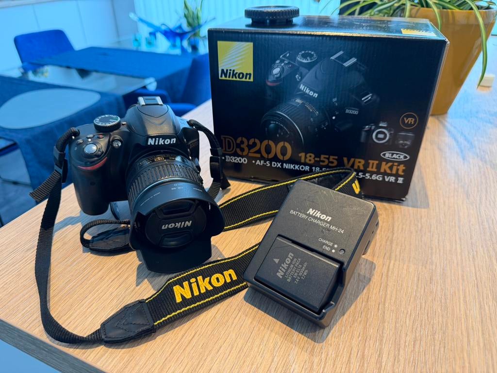 Nikon D3200 + AF-S DX NIKKOR 18-55 mm, Enlèvement, Reflex miroir, Nikon, Moins de 4 fois