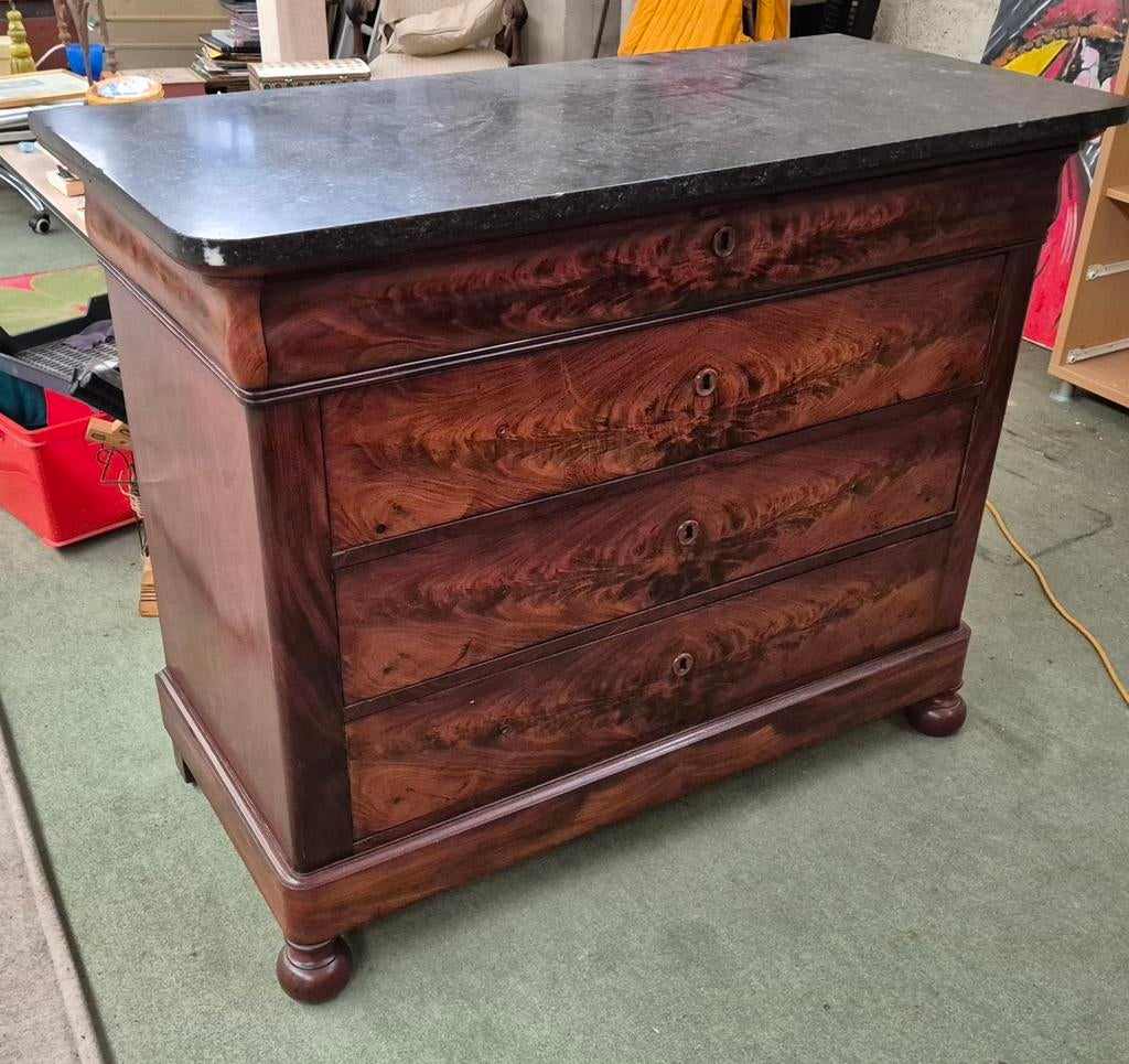 Commode Louis Philippe, Enlèvement