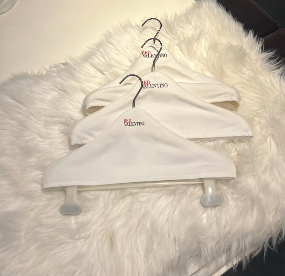 Set van 3 kledinghangers, modehuis Valentino, Kleding | Dames, Ophalen of Verzenden, Zo goed als nieuw