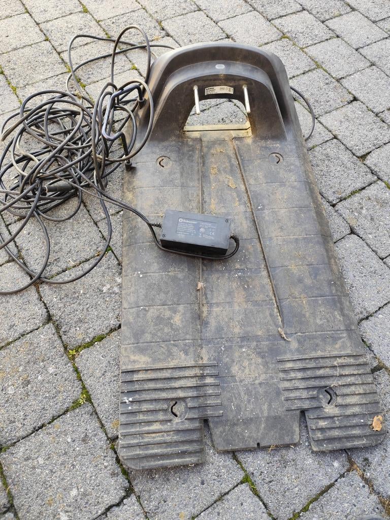 Chargeur pour tondeuse à gazon robotisée Robomow, Enlèvement
