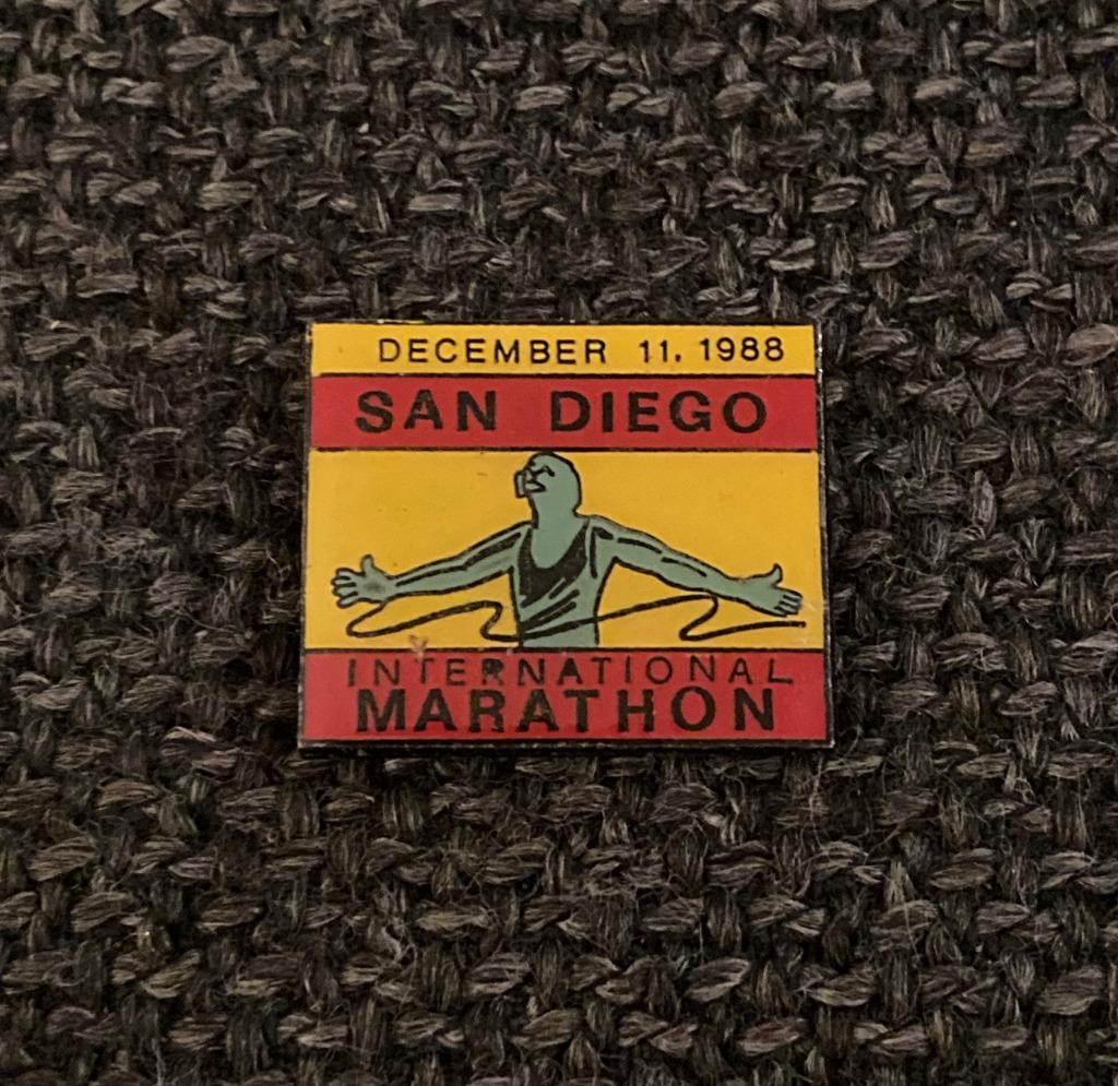 PIN - INTERNATIONAL MARATHON SAN DIEGO 1988, Verzenden, Gebruikt, Sport, Speldje of Pin