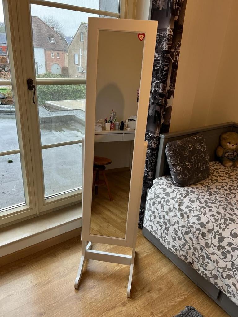 Mooie lange spiegelkast om tevens juwelen op te bergen, Ophalen