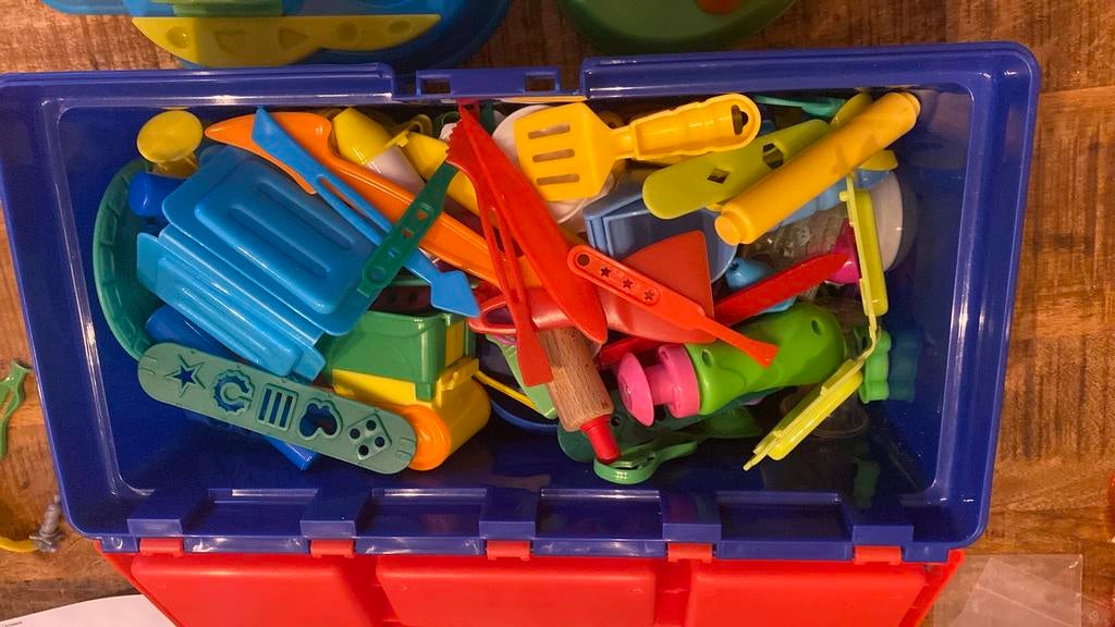 Heel veel materiaal voor bewerken van plasticine, Ophalen of Verzenden, Zo goed als nieuw