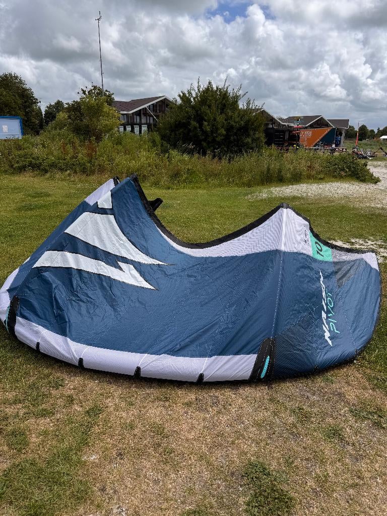 2025 Naish Kites & Barren – Als Nieuw!, Watersport en Boten, Kitesurfen, Gebruikt, Kitesurf-set, 9 m², Geen board