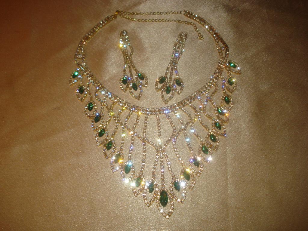 Belle Parure Collier & Pendantes en Strass Brillants & Verts, Kunststof, Nieuw, Ophalen of Verzenden, Groen