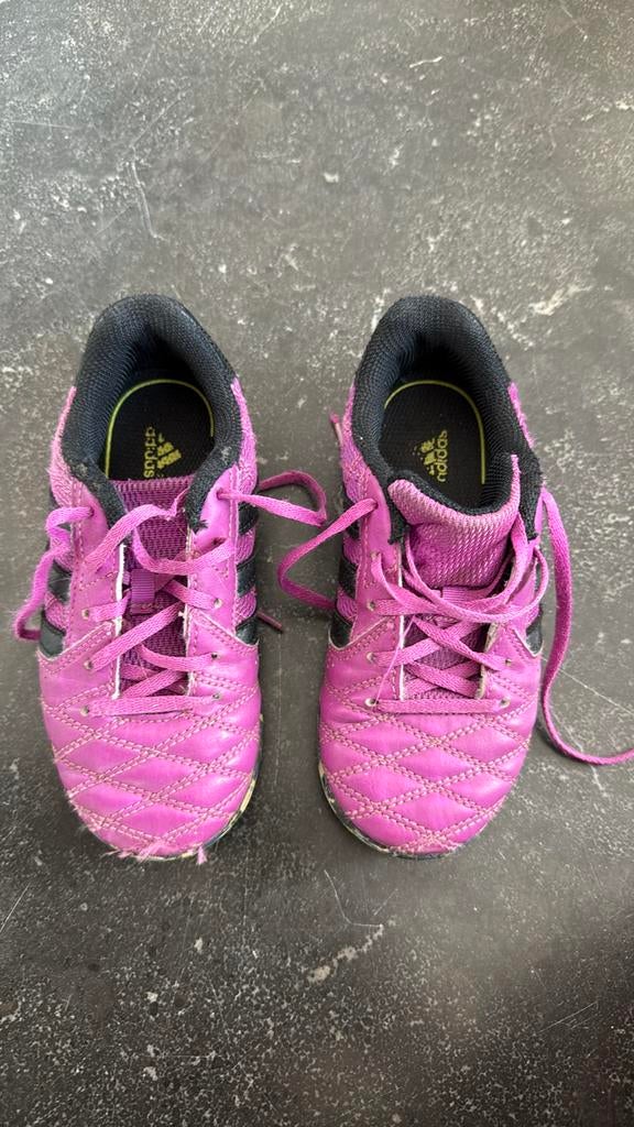 Chaussures de football Adidas Sala taille 30, Sports & Fitness, Enlèvement ou Envoi