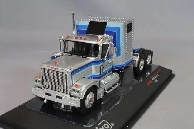 1:64 Ixo 64TR003 GMC General 1980 silver truck, Enlèvement ou Envoi, Comme neuf, Bus ou Camion