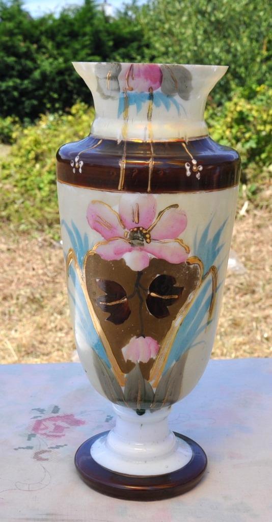 vase sur pied en opaline decor fleuri, Enlèvement ou Envoi