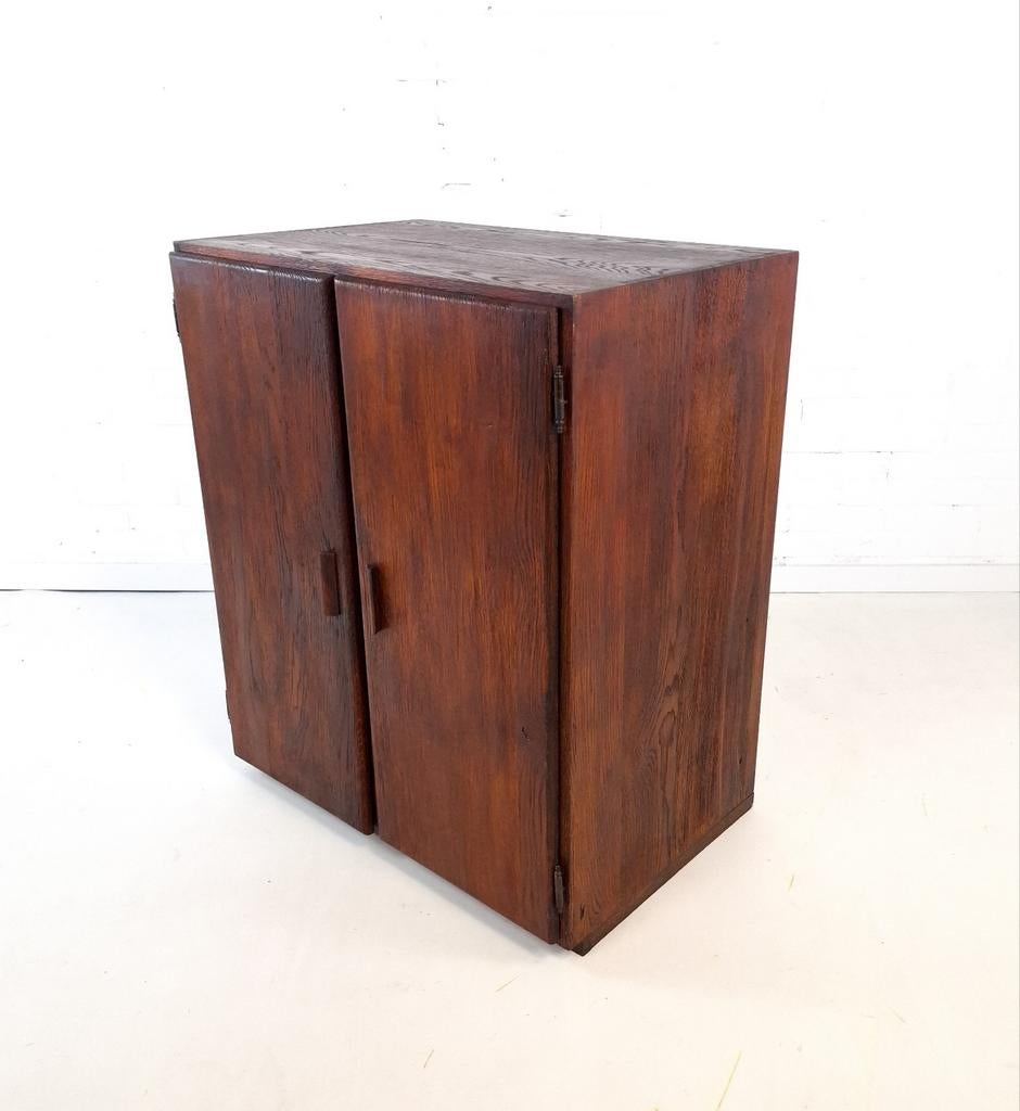 Vintage dressoir art deco stijl ruw donkerbruin hout, Huis en Inrichting, Kasten | Dressoirs, Ophalen