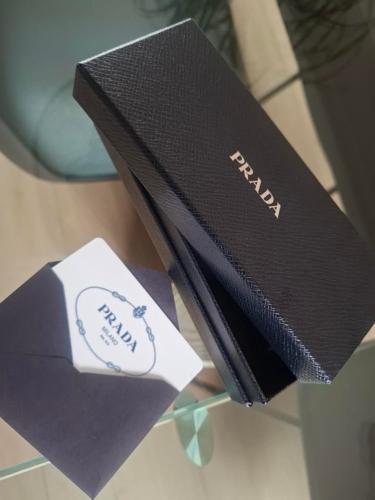 Neuf boîtier lunettes Prada, Neuf, Lunettes, Noir, Prada