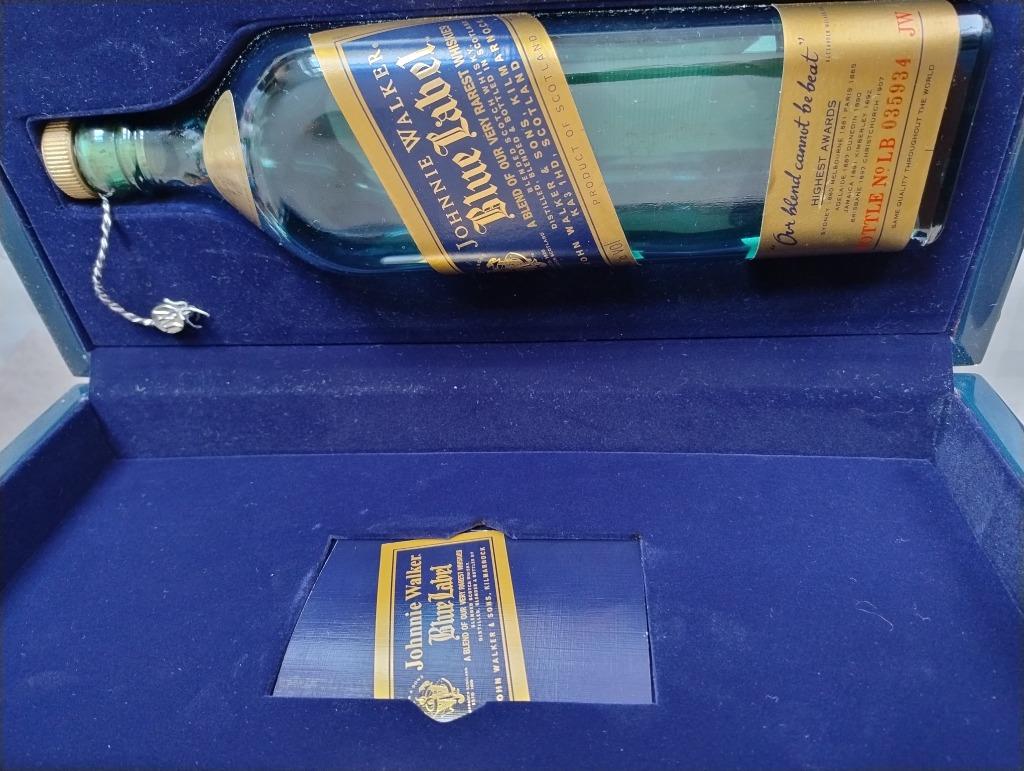 Bouteille numérotée+coffret blue label, Enlèvement, Utilisé, Autres régions, Autres types
