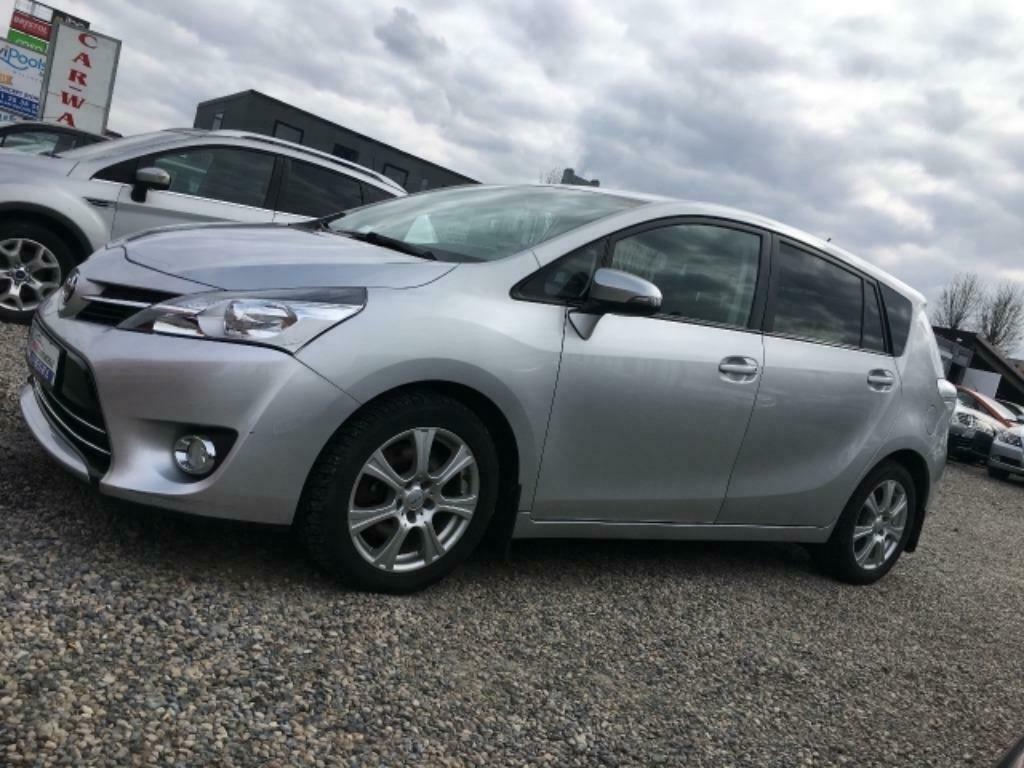 Toyota Verso 2.2D-4D, Autos, Toyota, Entreprise, Autres modèles, ABS, Airbags, Isofix, Radio, Diesel, Euro 5, MPV ou Monospace