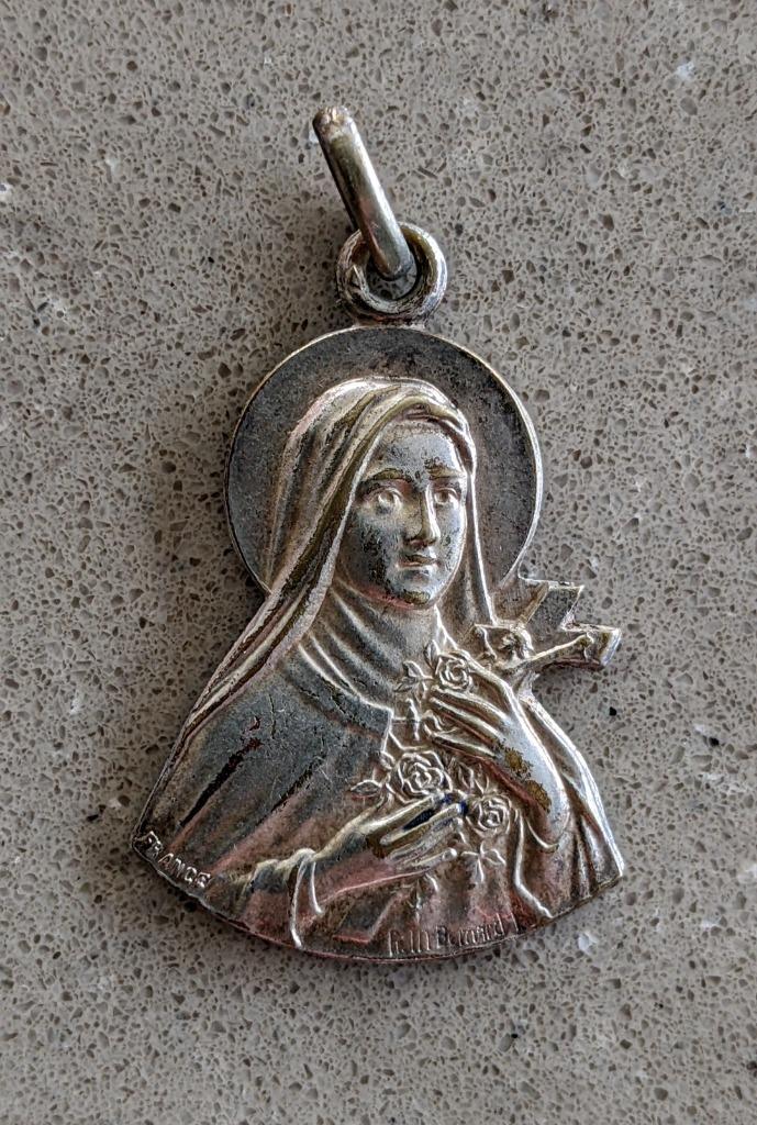 Médaillon, pendentif Sainte Thérèse, Enlèvement ou Envoi, Comme neuf, Bijoux, Christianisme | Catholique