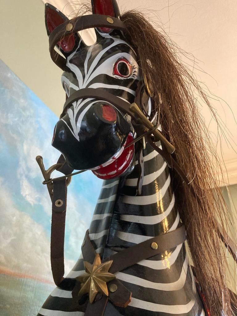 Cheval à bascule et cheval de foire, Enlèvement