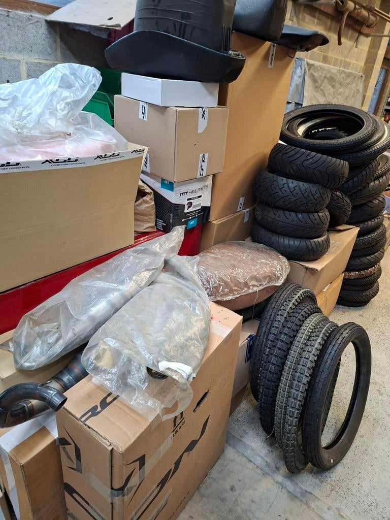Gros lot de pièces neuves scooter Peugeot, keeway,, Vélos & Vélomoteurs, Pièces de cyclomoteur | Scooters, Enlèvement
