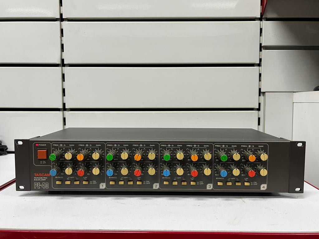 Tascam PE-40 - 4-kanaals parametrische equalizer -studio pro, Ophalen of Verzenden, Zo goed als nieuw