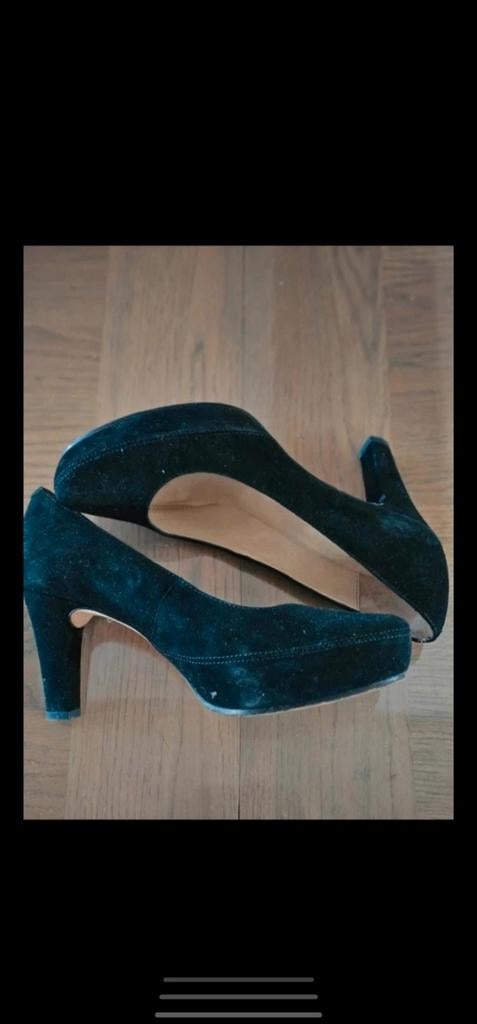 Zwarte daim pump 36 "unisa", Kleding | Dames, Ophalen of Verzenden, Zo goed als nieuw