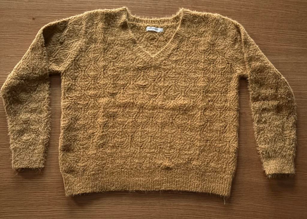 Pull jaune moutarde, col V - S/M - 9€, Kleding | Dames, Ophalen of Verzenden, Zo goed als nieuw, Maat 36 (S), Geel