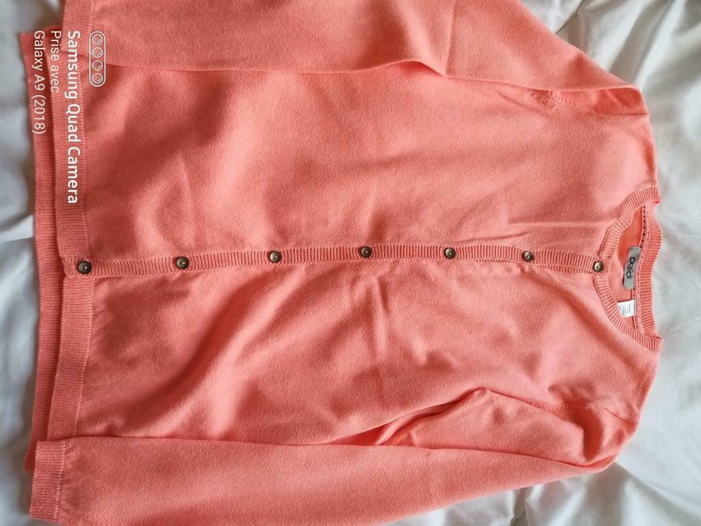 NEUF. Pull " OKAIDI " - 140., Neuf, Enlèvement, Fille, Pull ou Veste