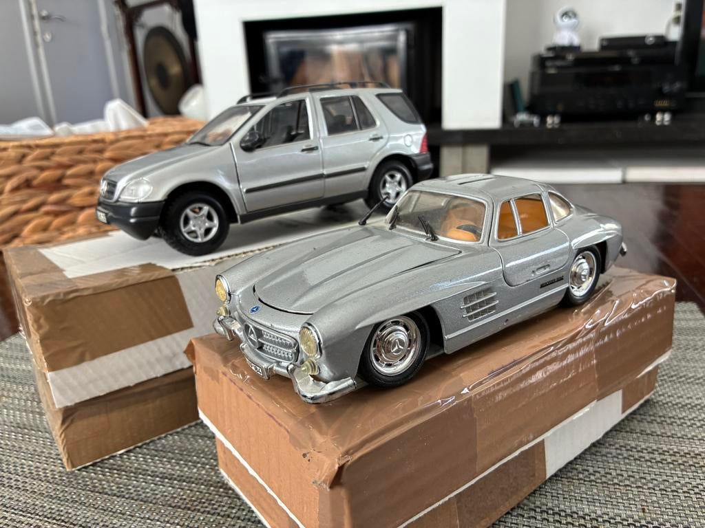 Mercedes ml 320 + Mercedes 300 sl papillon 1/24, Hobby & Loisirs créatifs, Voitures miniatures | 1:24, Enlèvement, Utilisé, Voiture