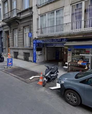 Emplacements dans parking couvert et surveillé, Immo, Garages & Places de parking, Bruxelles