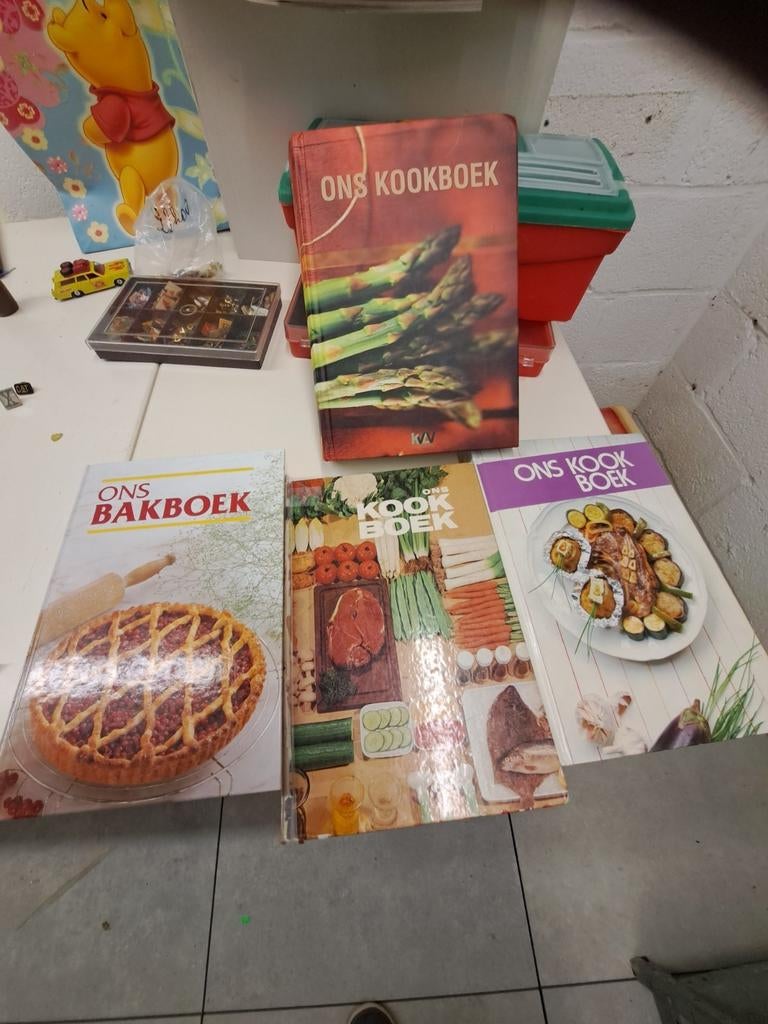Ons kookboek/ bakboek uitgebracht door KVLV van oude- recent, Boeken, Ophalen of Verzenden, Zo goed als nieuw