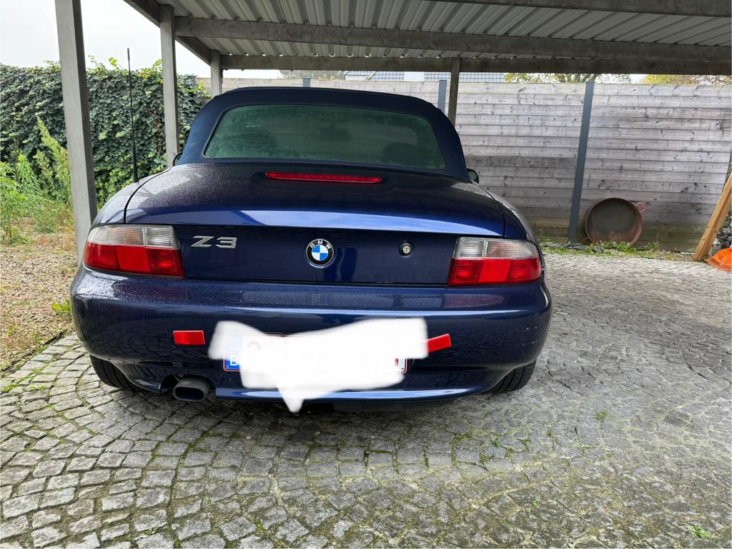 BMW Z3 1997, Achterwielaandrijving, Beige, Cabriolet, Blauw