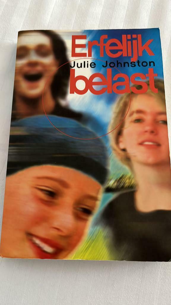 Julie Johnston - Erfelijk belast, Comme neuf, J. Johnston