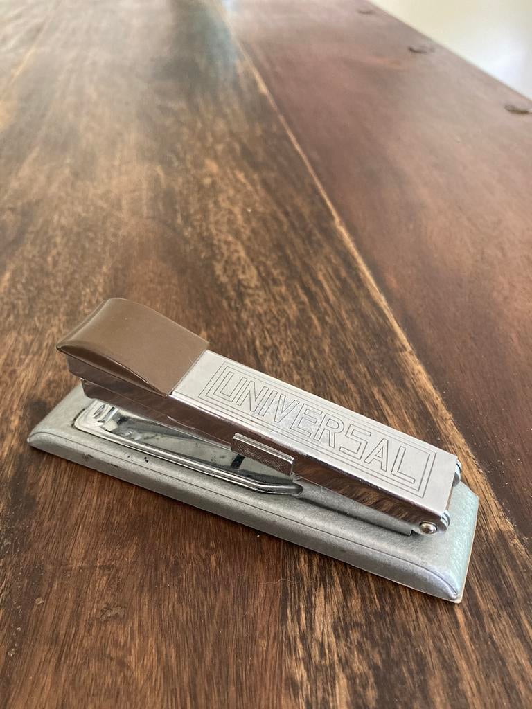 Vintage nietmachine Universal, Ophalen of Verzenden