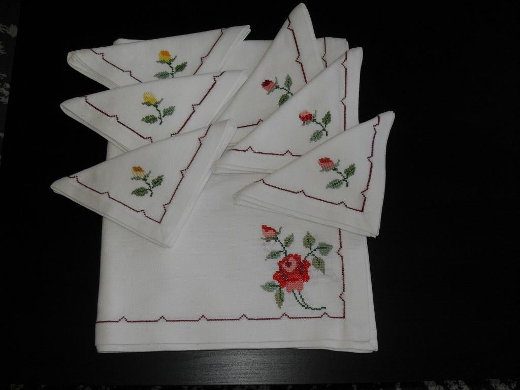Nappe ancienne aux points de croix, Enlèvement, Neuf, Rectangle, Intérieur