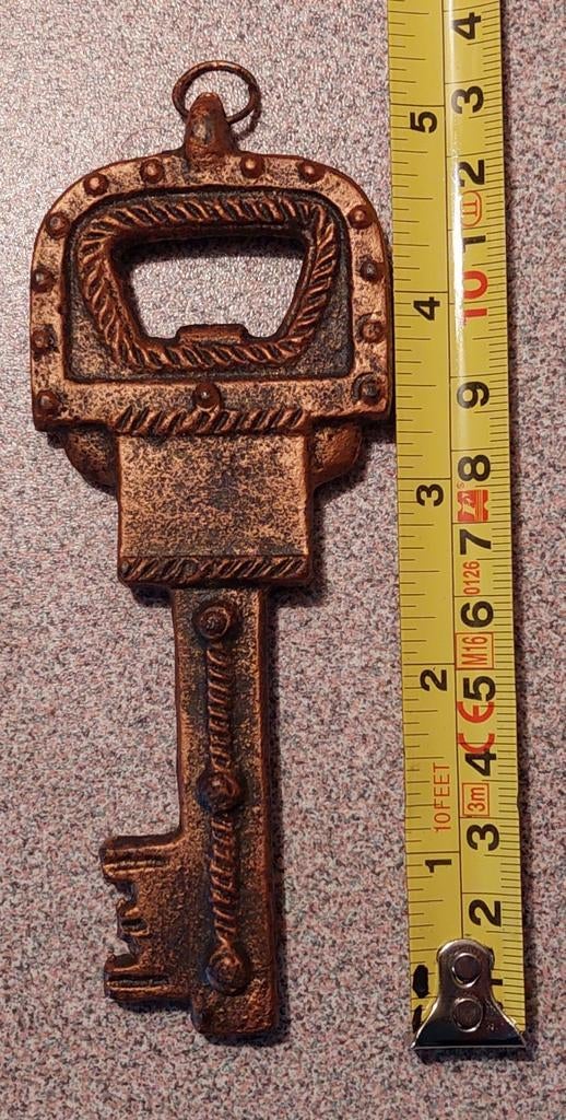 Metalen flesopener in de vorm van een sleutel, Ophalen of Verzenden, Zo goed als nieuw, Flesopener