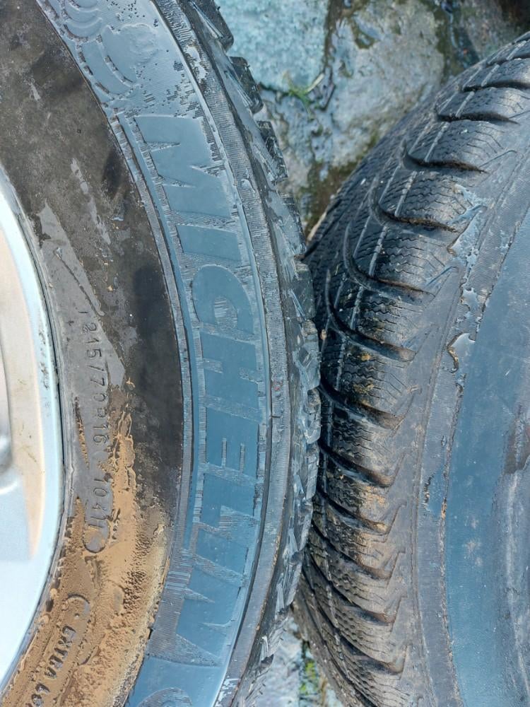 4 jantes alu avec pneus neige 215/70 R16 Kia Sportage, Autos : Pièces & Accessoires, Enlèvement, Pneu(s)