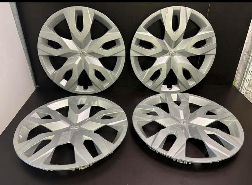 4 enjoliveurs Toyota CH-R aygo 17", Enlèvement ou Envoi, Comme neuf